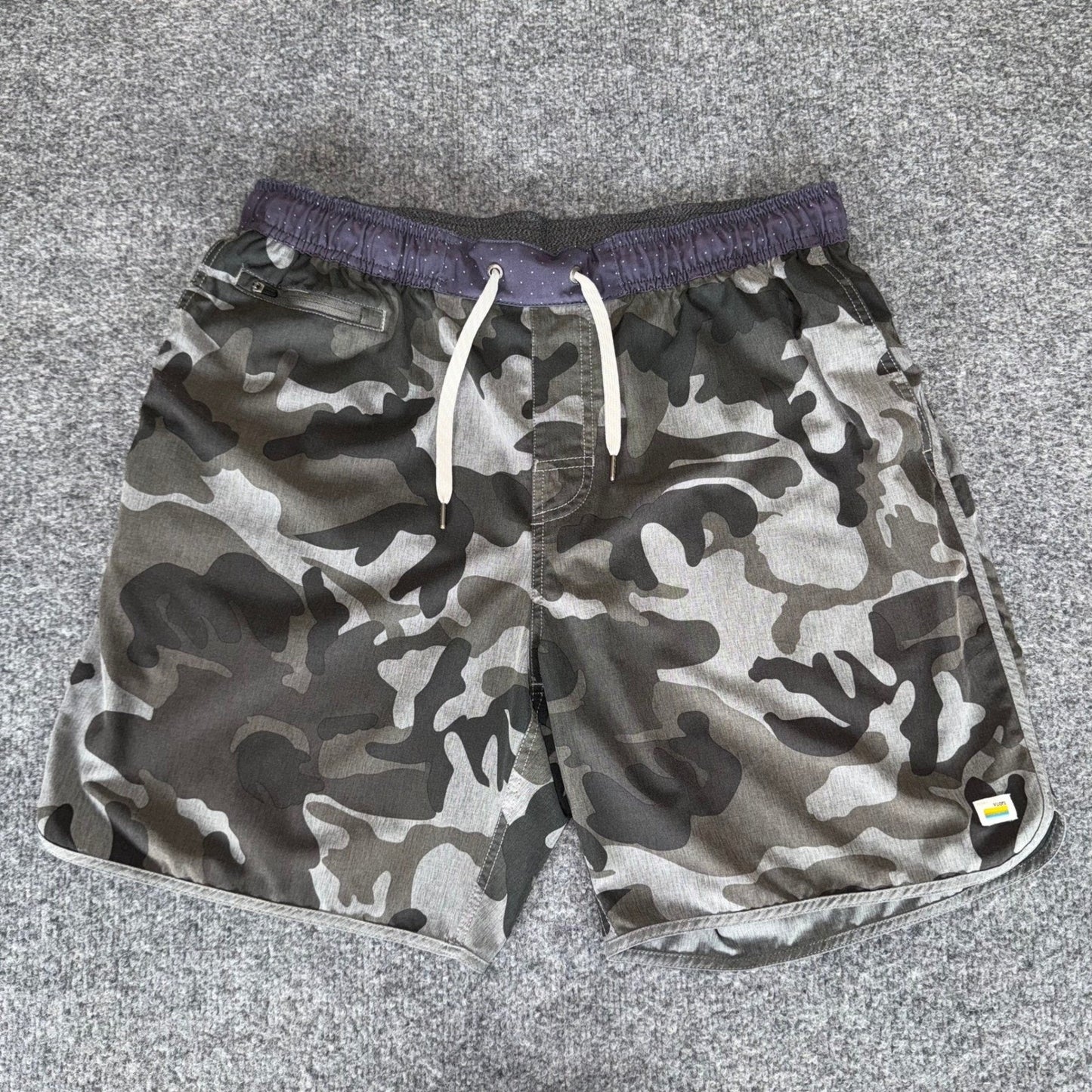 Vuori Banks Shorts Mens 32 Camo Athleisure Unlined Stretch Workout Running Gym