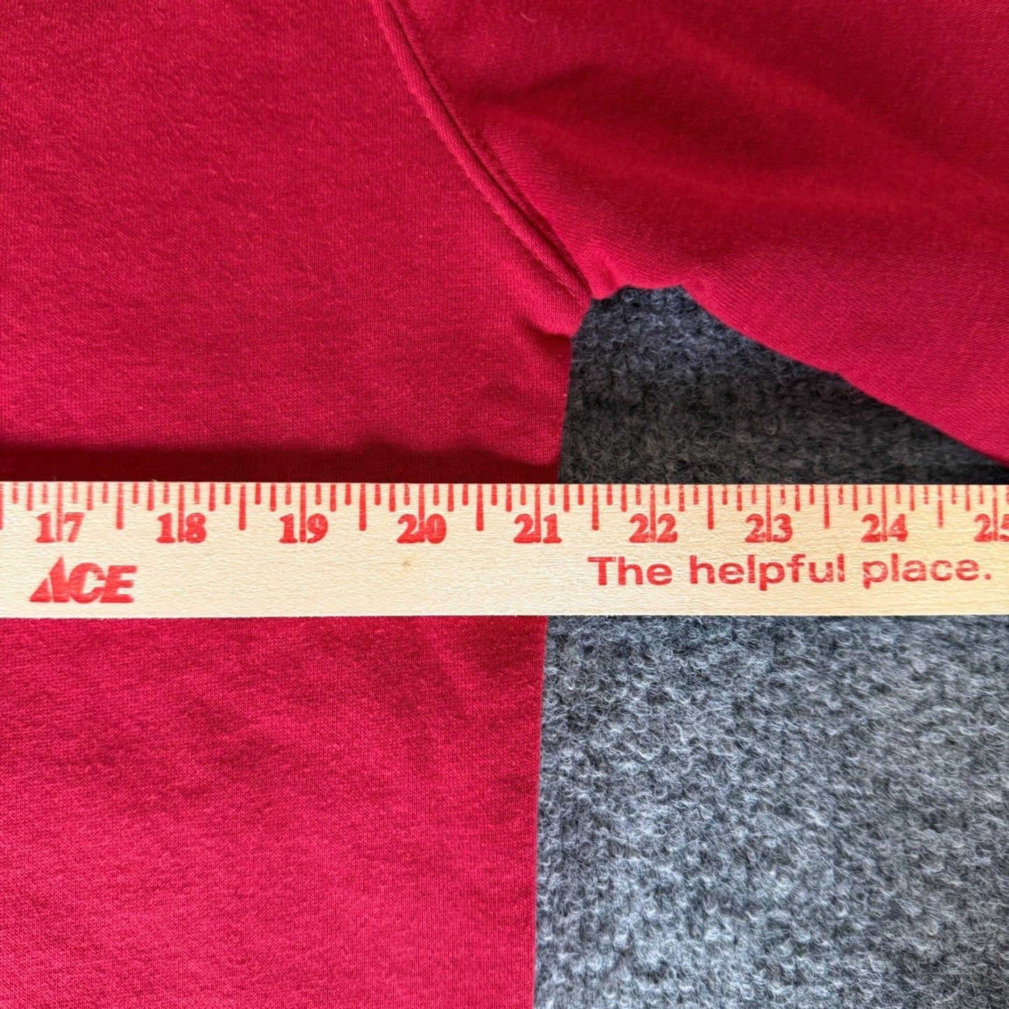 Harvard Crimson Sweatshirt Mens Medium Red Crewneck College Logo Pullover
