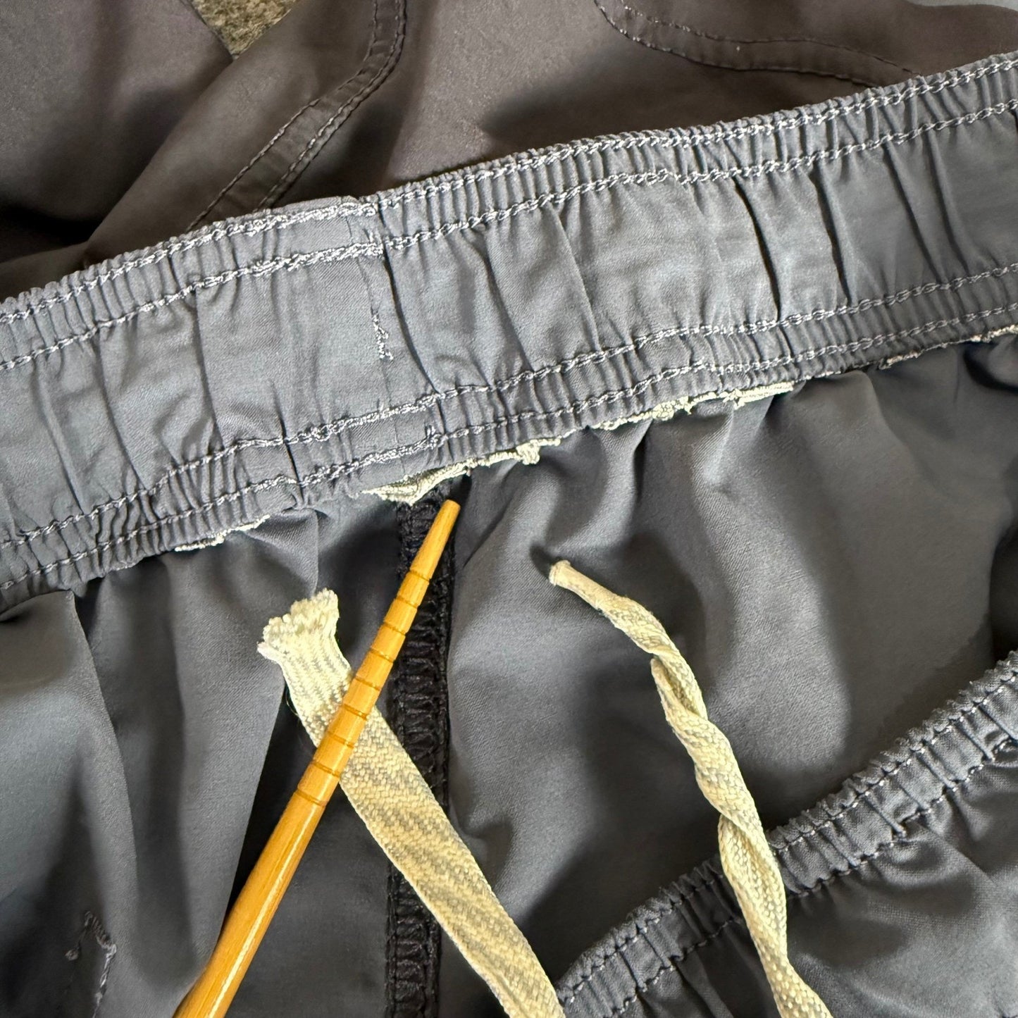 Vuori Athletic Shorts Mens Size 30 Gray Unlined Stretch Gym Workout Performance