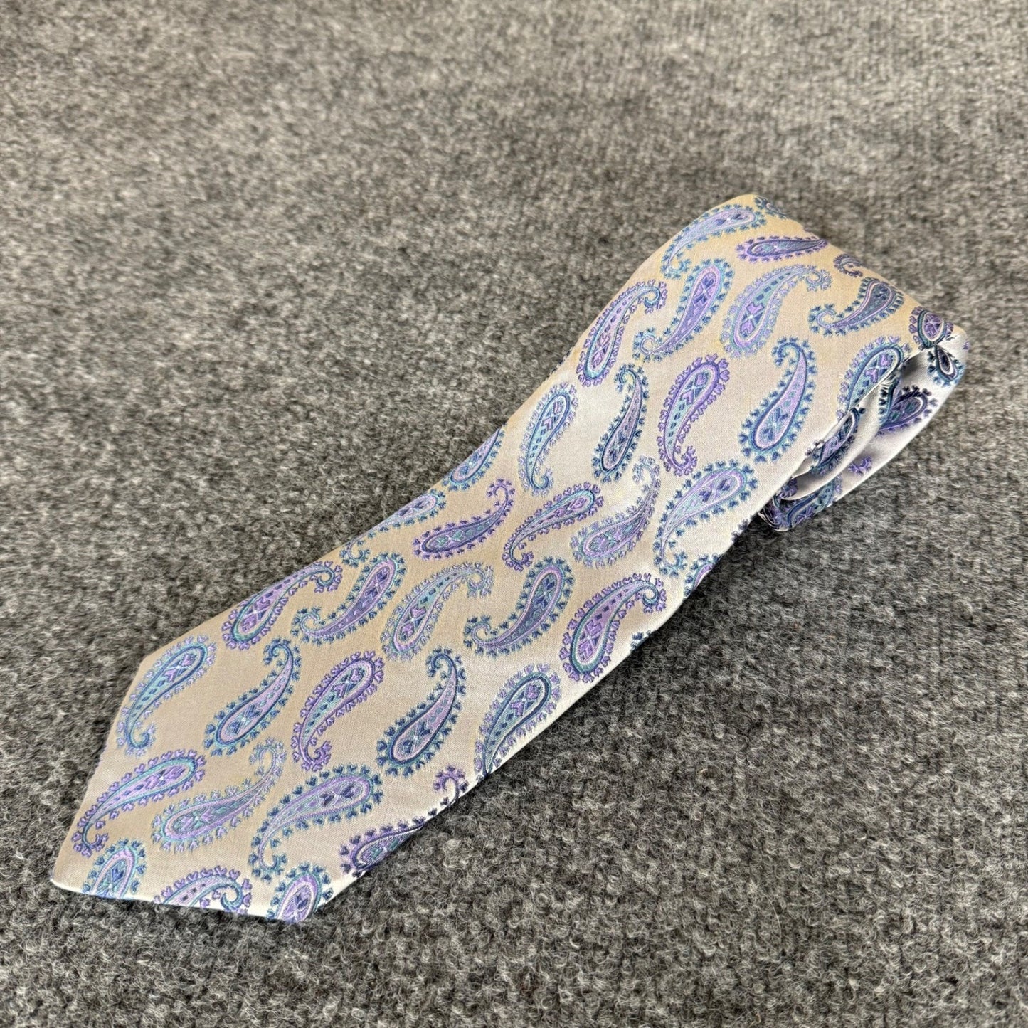 Chelsea Robert Talbott Mens Silk Paisley Tie Handsewn Made in USA Neckwear