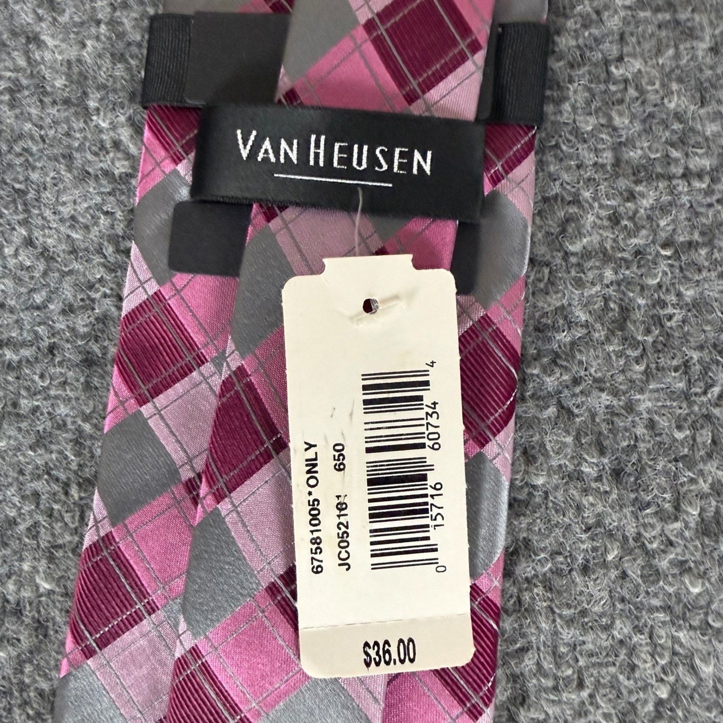 Van Heusen Mens Pink Grey Argyle Plaid Silk Necktie Stain Resistant Handmade