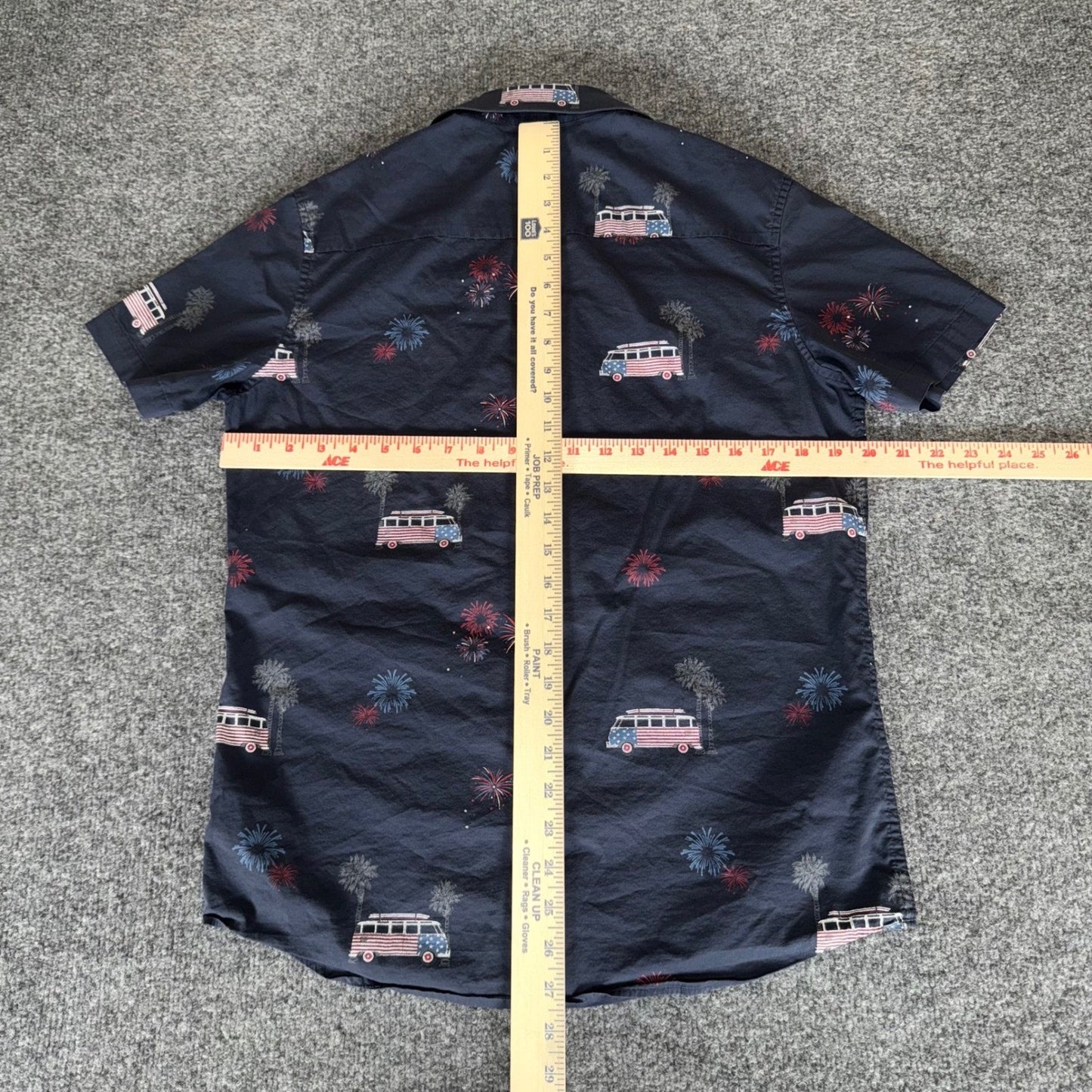 Travis Mathew Shirt Fireworks USA Patriotic Short Sleeve Button Up Mens Small