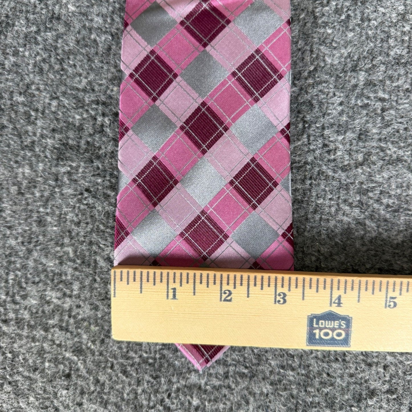 Van Heusen Mens Pink Grey Argyle Plaid Silk Necktie Stain Resistant Handmade