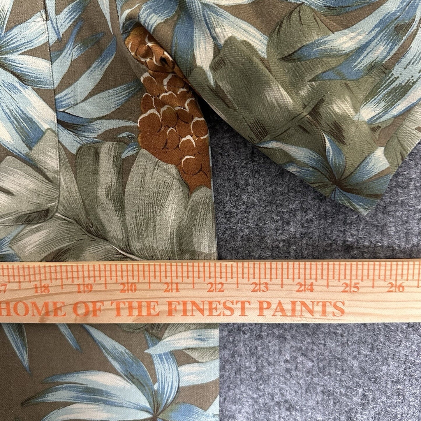 Van Heusen Hawaiian Shirt Mens M Floral Silk Short Sleeve Pocket Casual Adult