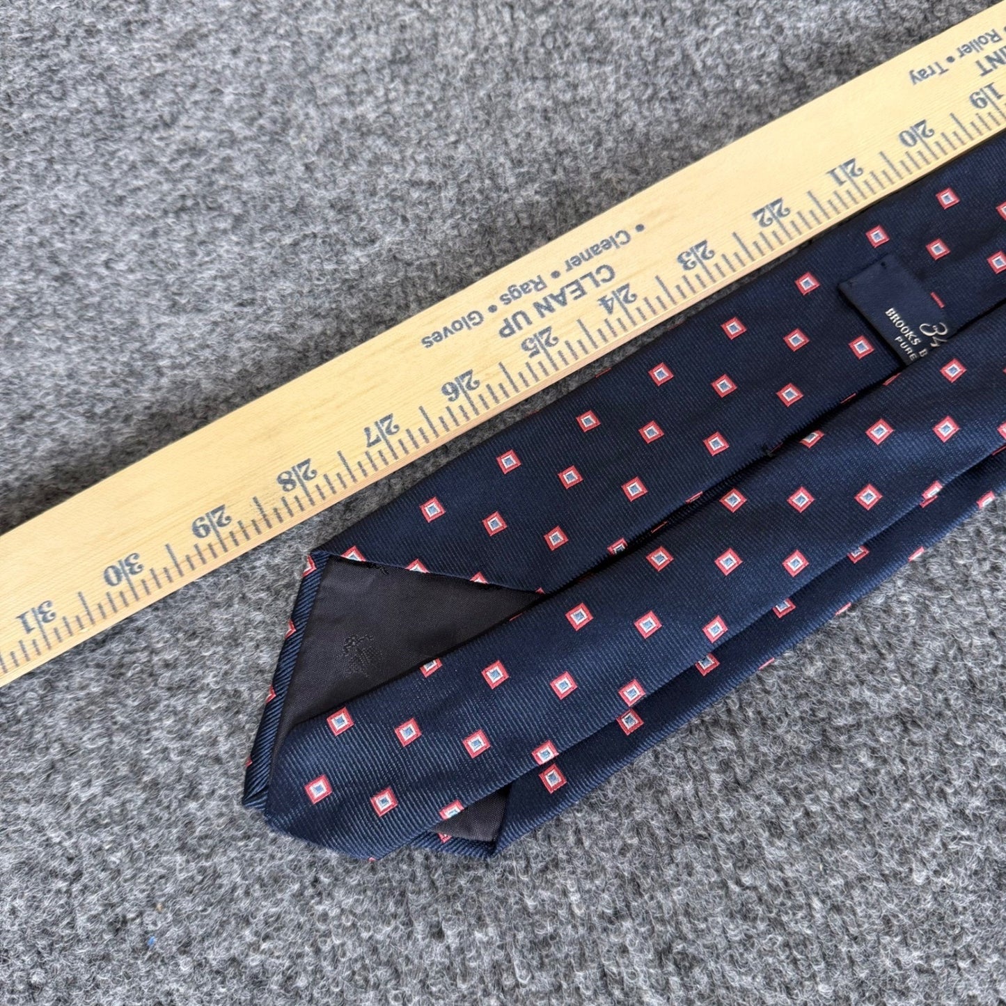 Brooks Brothers 346 Mens Navy Blue Silk Geometric Square Pattern Necktie Office