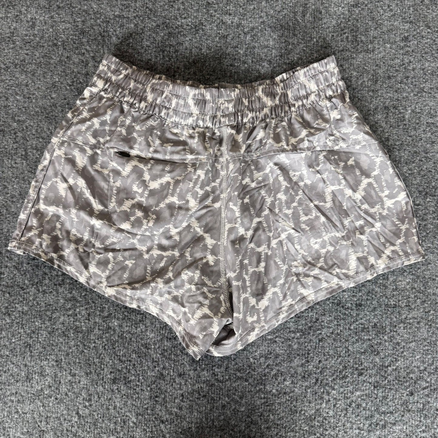 Vuori Dash 2.0 Shorts Womens Medium Gray Geometric Athletic Running Stretch Gym