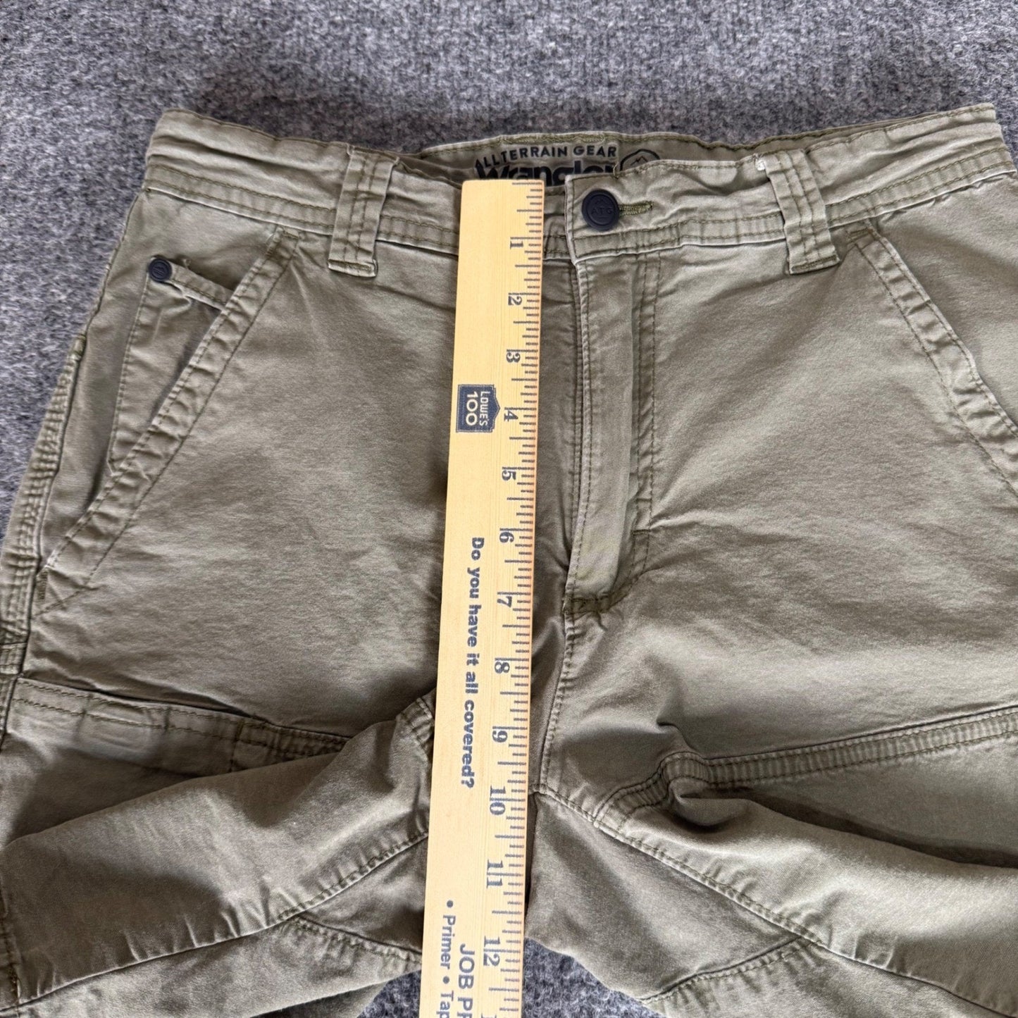 Wrangler ATG All Terrain Gear Mens Shorts Size 30 Olive Green Utility Hiking