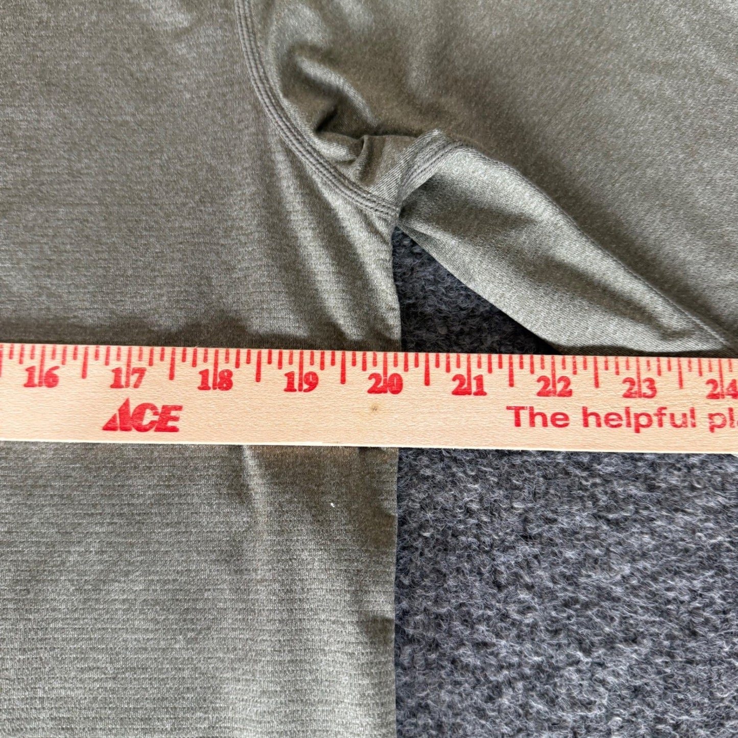 Vuori Tradewind Tee Shirt Men Medium Green Long Sleeve Athletic Running Training