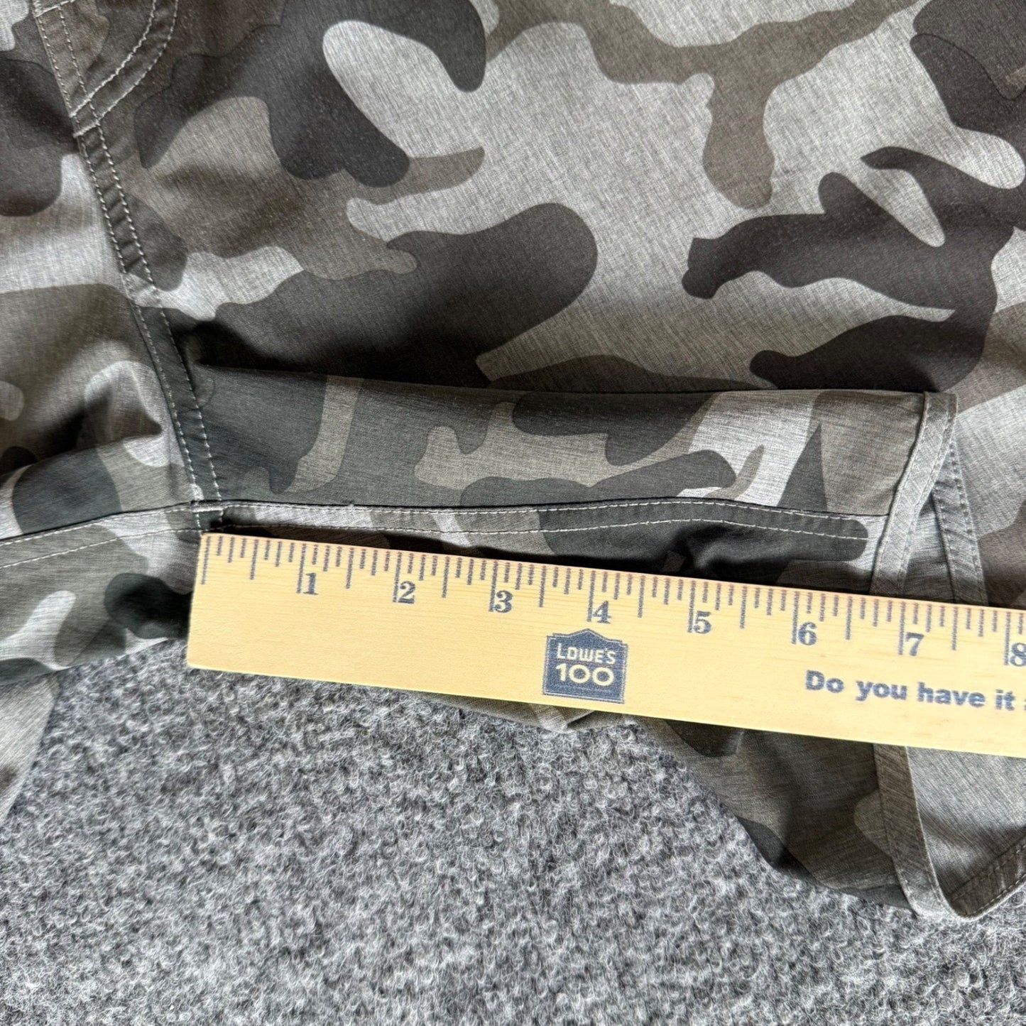 Vuori Banks Shorts Mens 32 Camo Athleisure Unlined Stretch Workout Running Gym