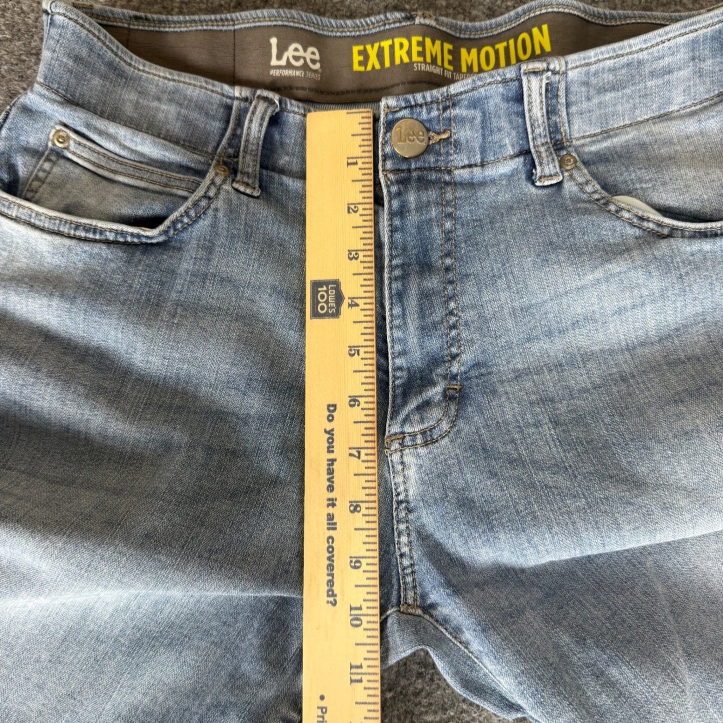 Lee Extreme Motion Straight Fit Tapered Jeans Mens 33x32 (32x31) Light Wash Blue