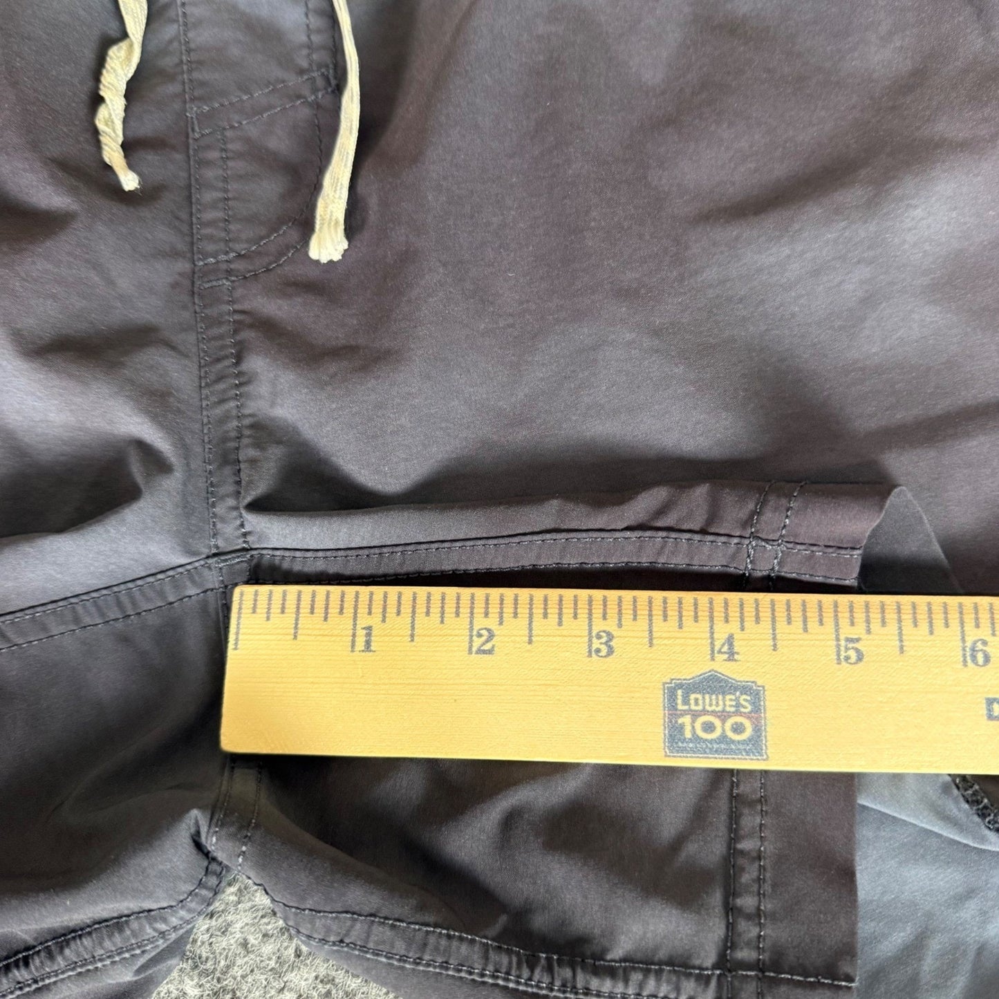 Vuori Athletic Shorts Mens Size 30 Gray Unlined Stretch Gym Workout Performance