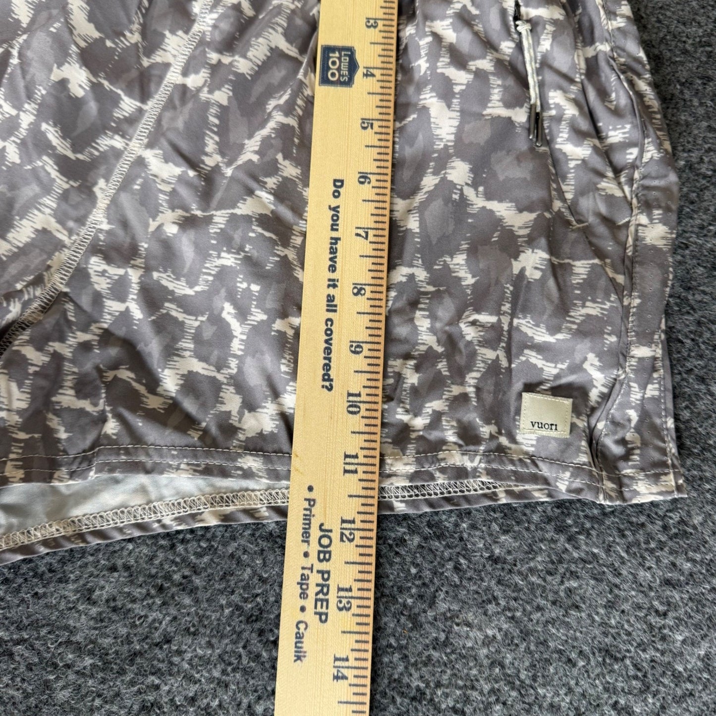 Vuori Dash 2.0 Shorts Womens Medium Gray Geometric Athletic Running Stretch Gym