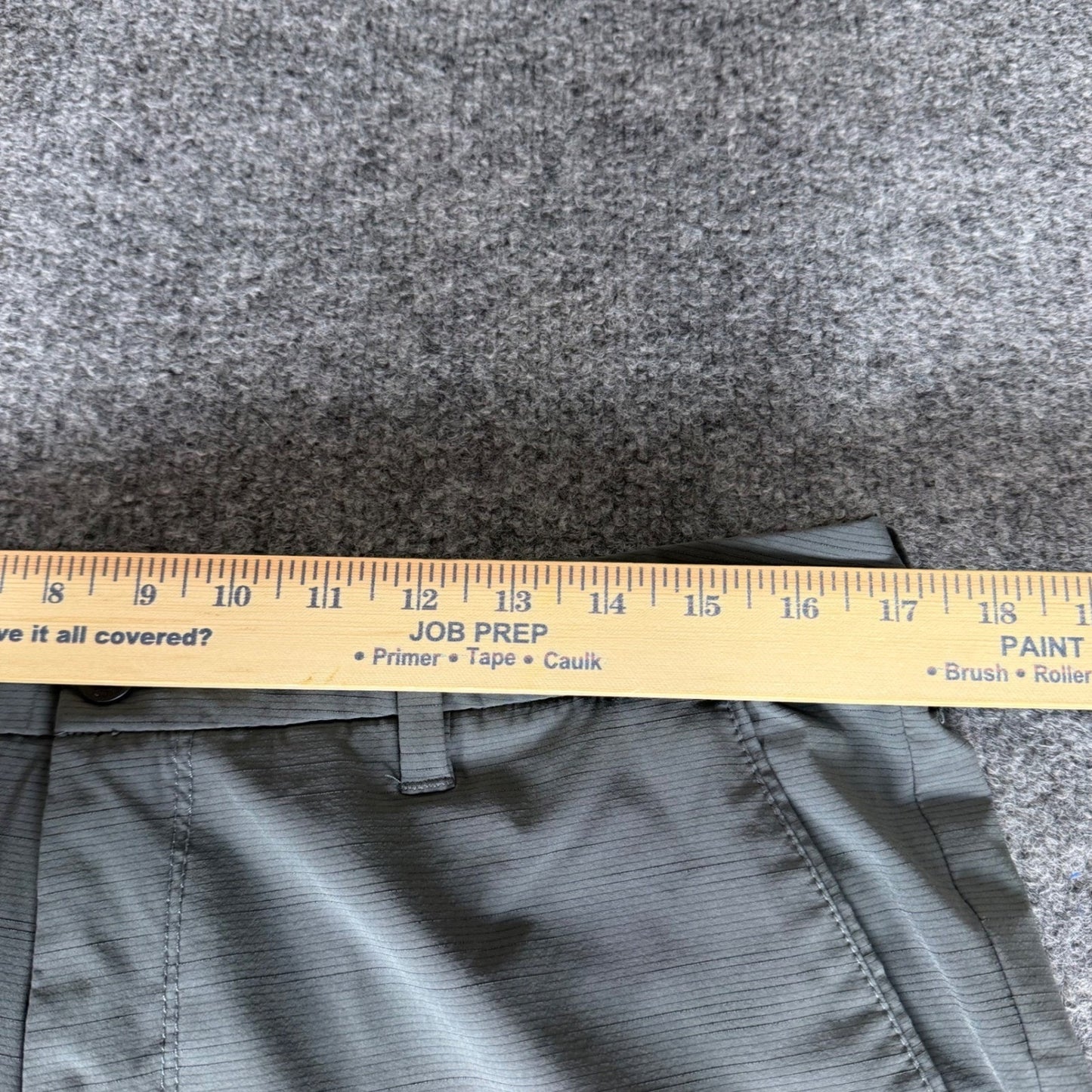 Vuori Pebble Short Mens 34 Gray Performance Stretch Active Golf Lightweight V399