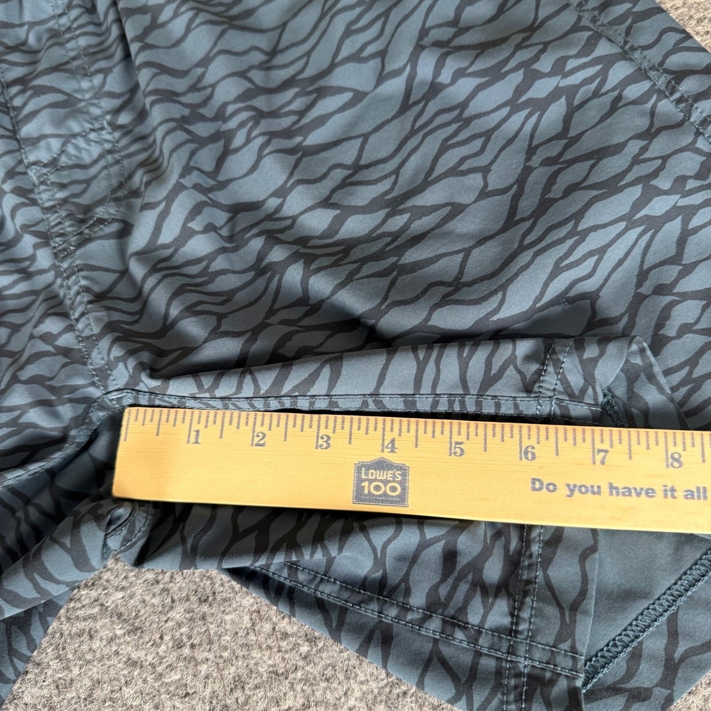 Vuori Kore Shorts Mens 31 Blue Geometric Lined Athletic Gym Training Workout