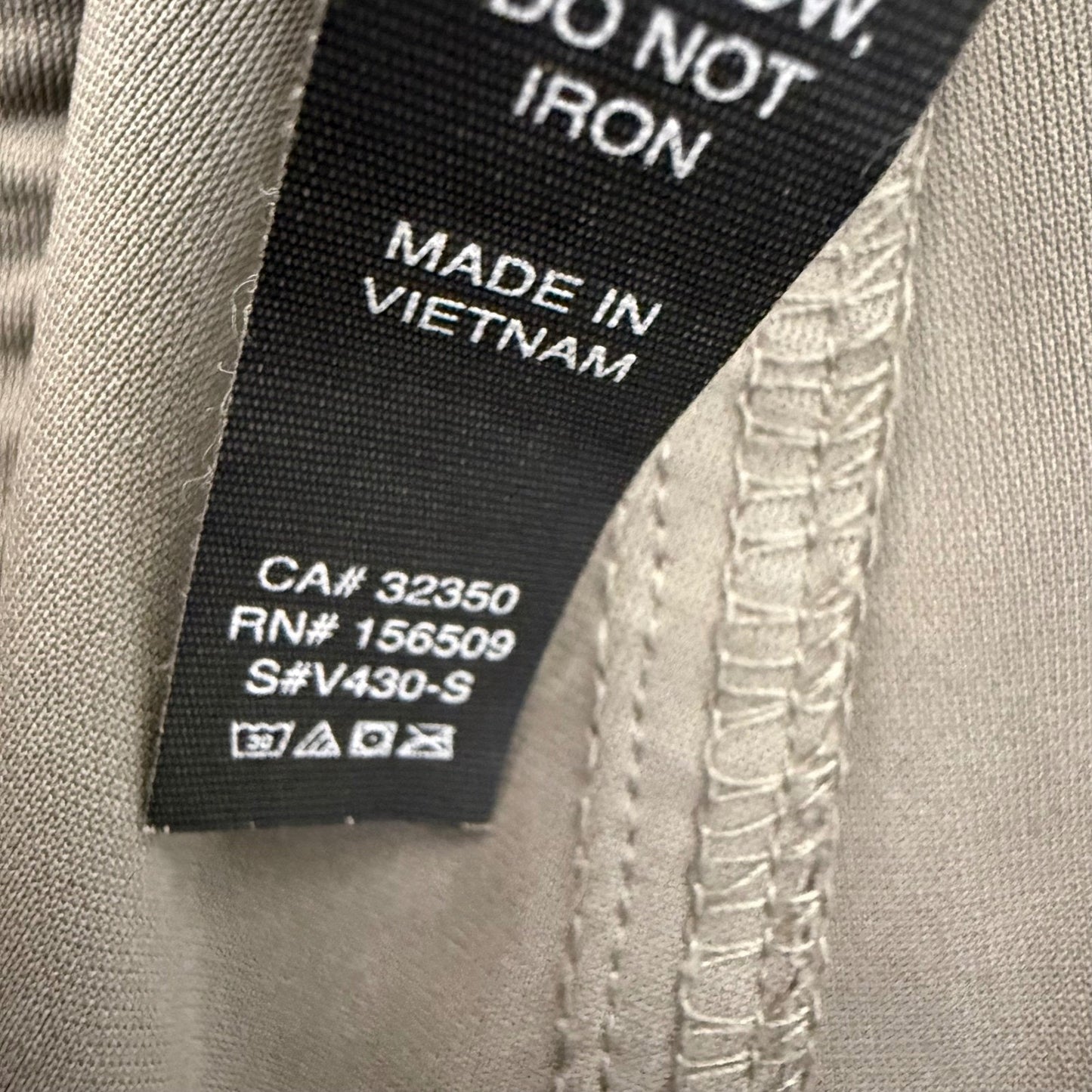 Vuori Meta Pants Mens 38x26 Beige Casual Chino Performance Stretch Comfort V430