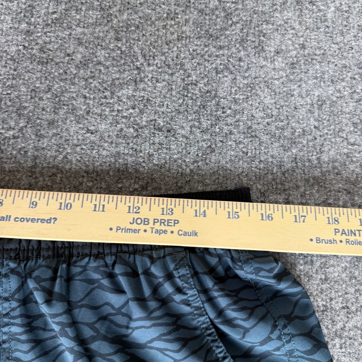 Vuori Kore Shorts Mens 31 Blue Geometric Lined Athletic Gym Training Workout