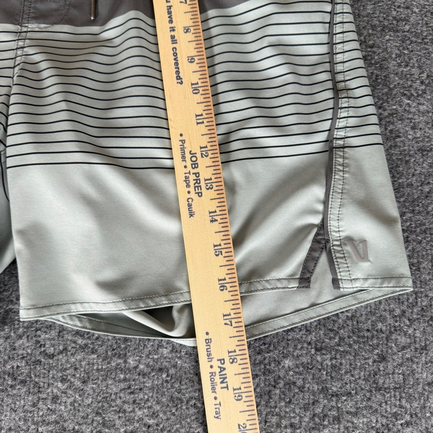 Vuori Trail Shorts Mens 32 Striped Athleisure Lined Stretch Workout Running Gym