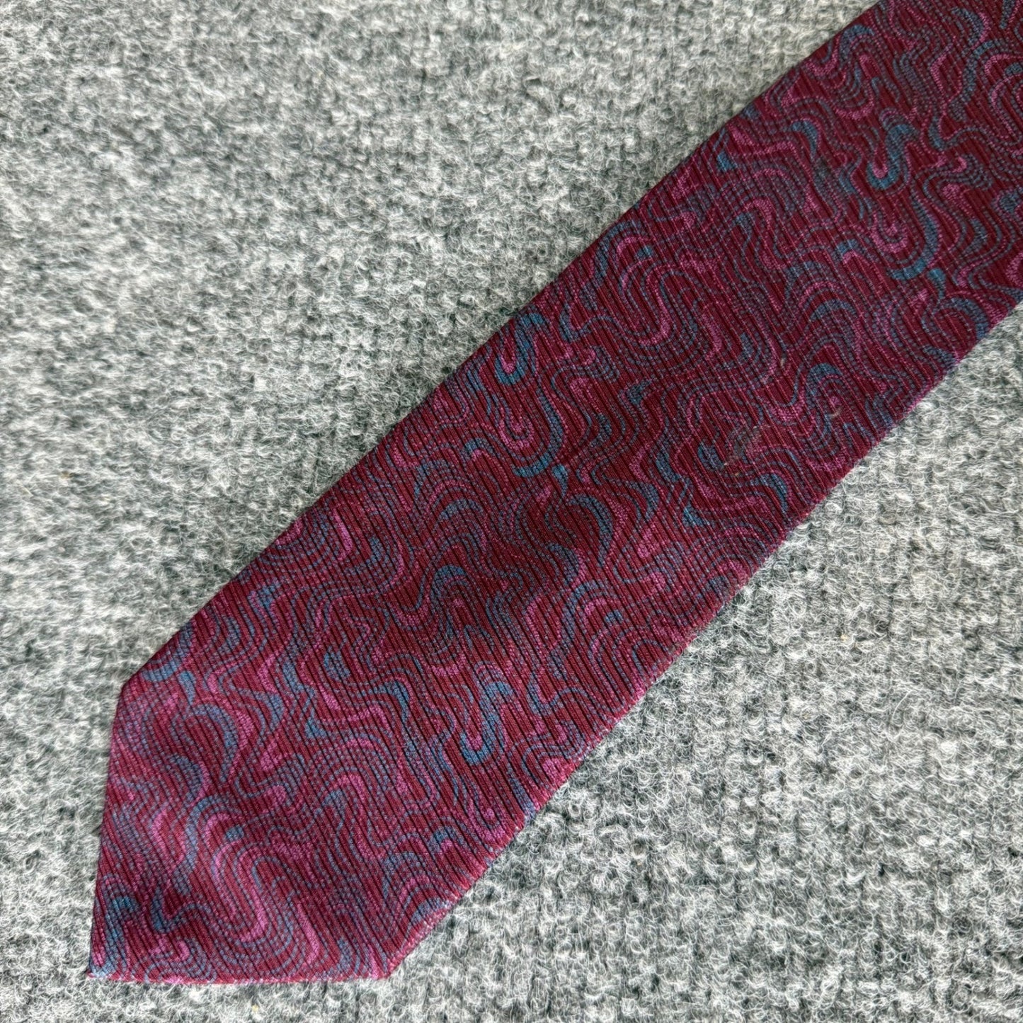 Giorgio Armani Tie Mens 100% Silk Burgundy Blue Abstract Pattern Made in Italy