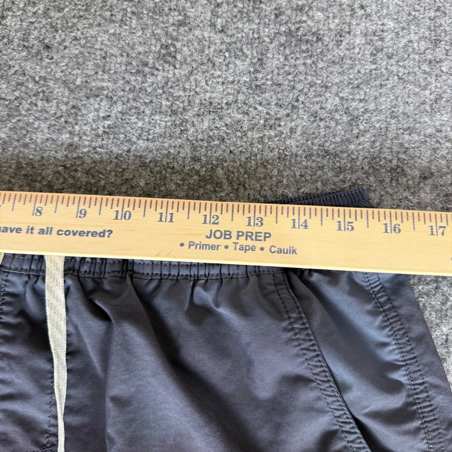 Vuori Athletic Shorts Mens Size 30 Gray Unlined Stretch Gym Workout Performance