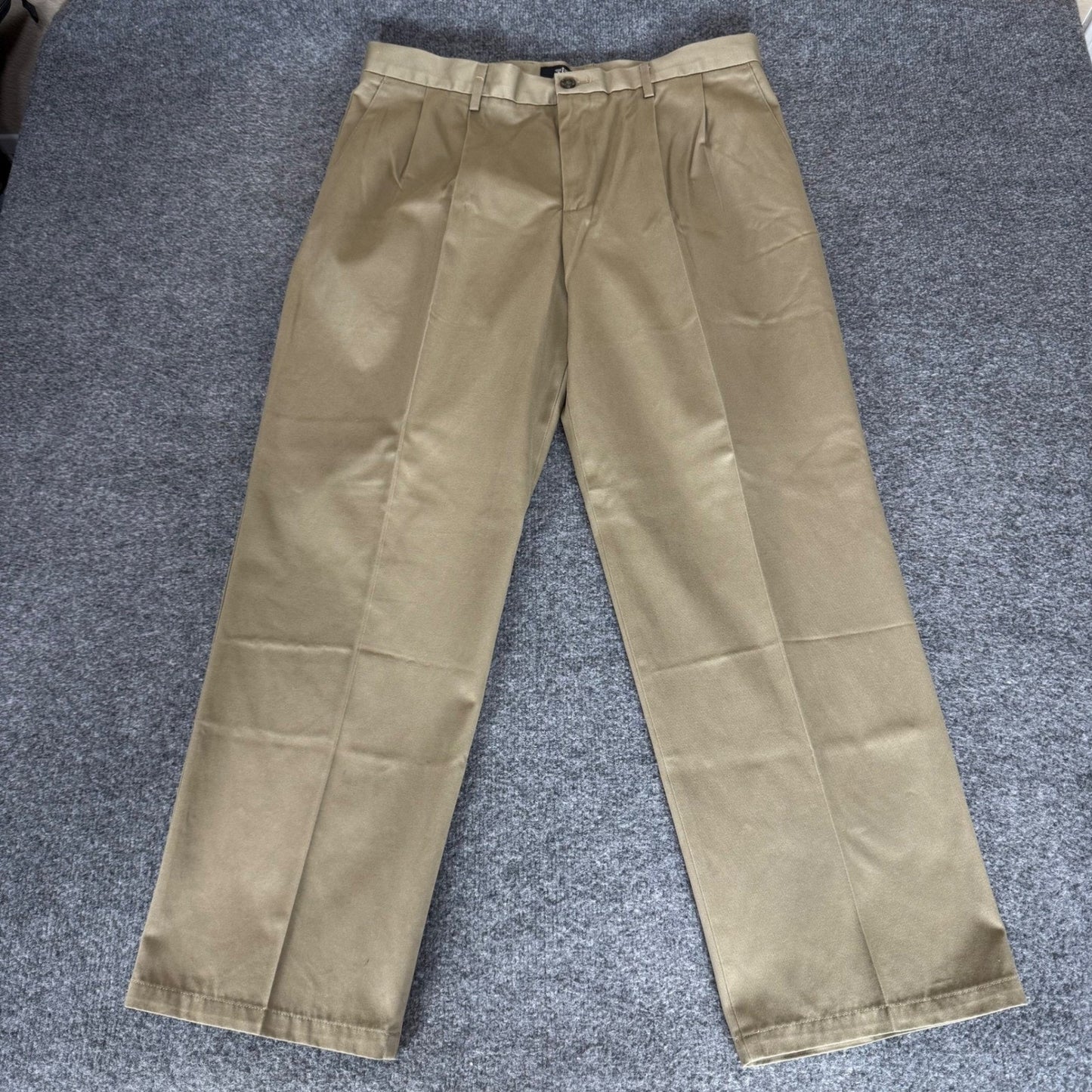 Dockers Signature Khaki Pants Mens 36x30 Tan Classic Fit Pleated Casual Workwear