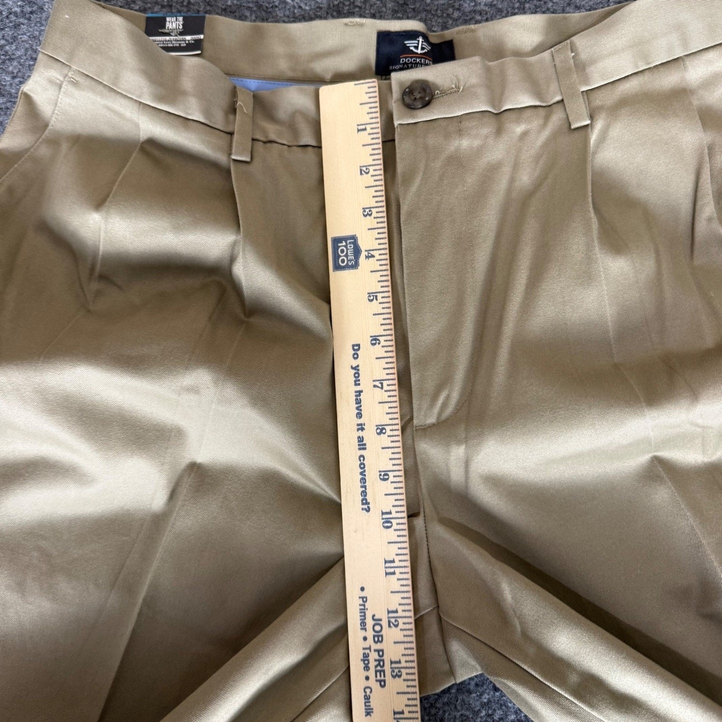 Dockers Signature Khaki Pants Mens 36x30 Tan Classic Fit Pleated Casual Workwear