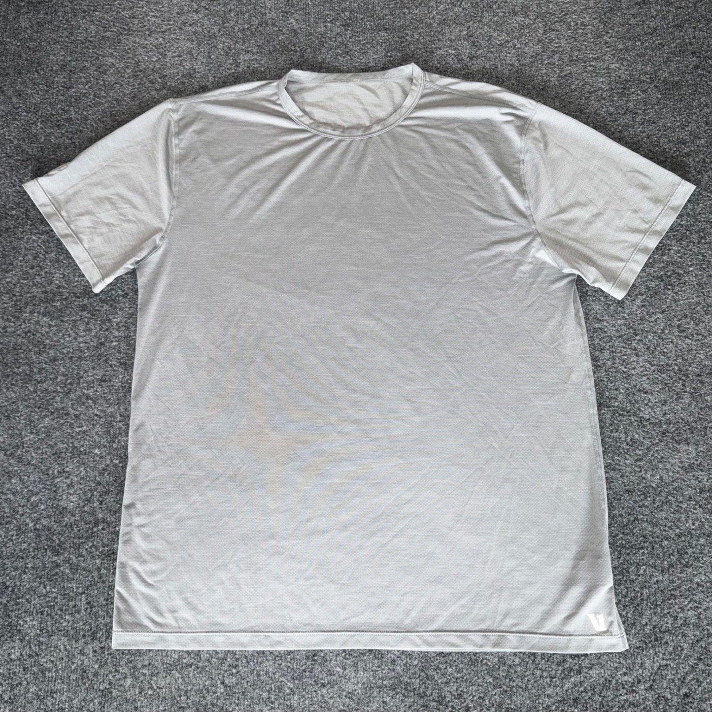 Vuori Zephyr Shirt Mens XL Gray Athletic Performance Training Workout Gym V191