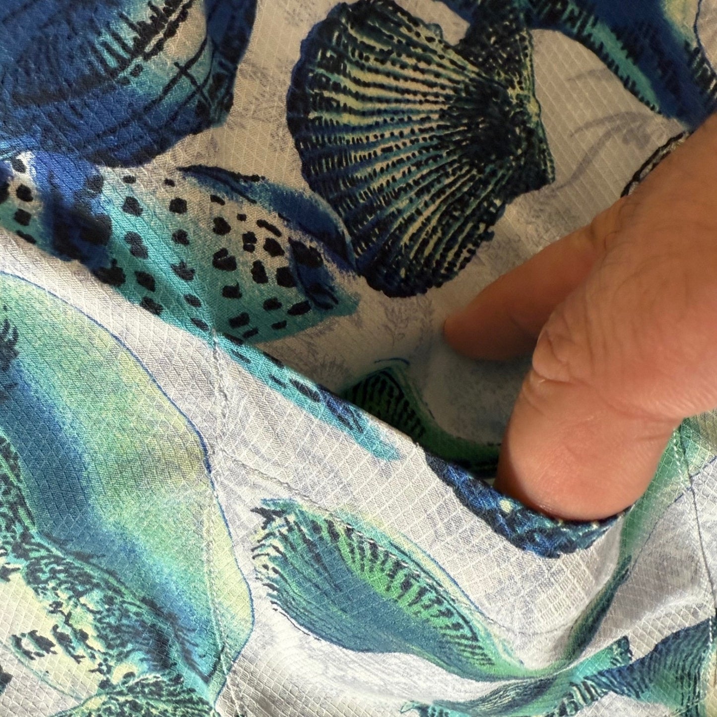 Tommy Bahama Hawaiian Silk Shirt Mens 2XL Button Up Seashell Aloha Short Sleeve