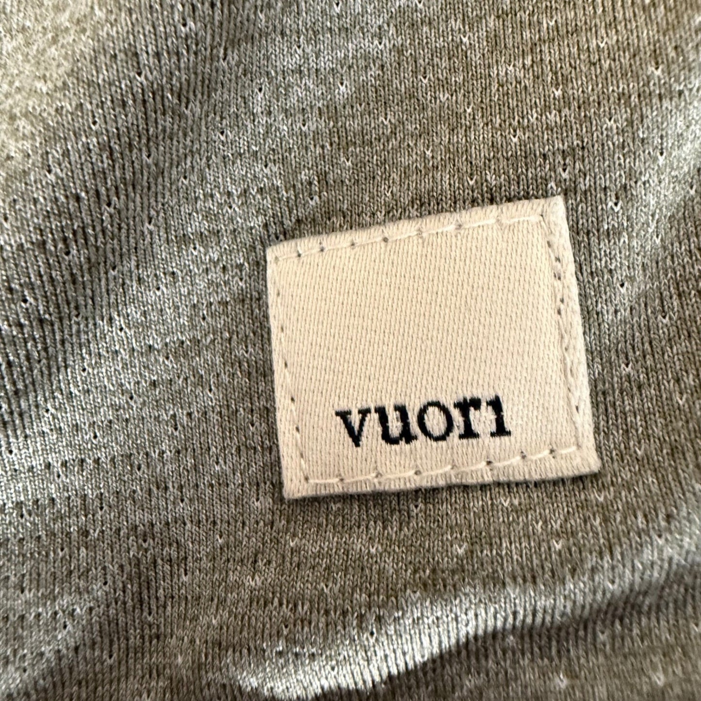 Vuori Tradewind Tee Shirt Men Medium Green Long Sleeve Athletic Running Training