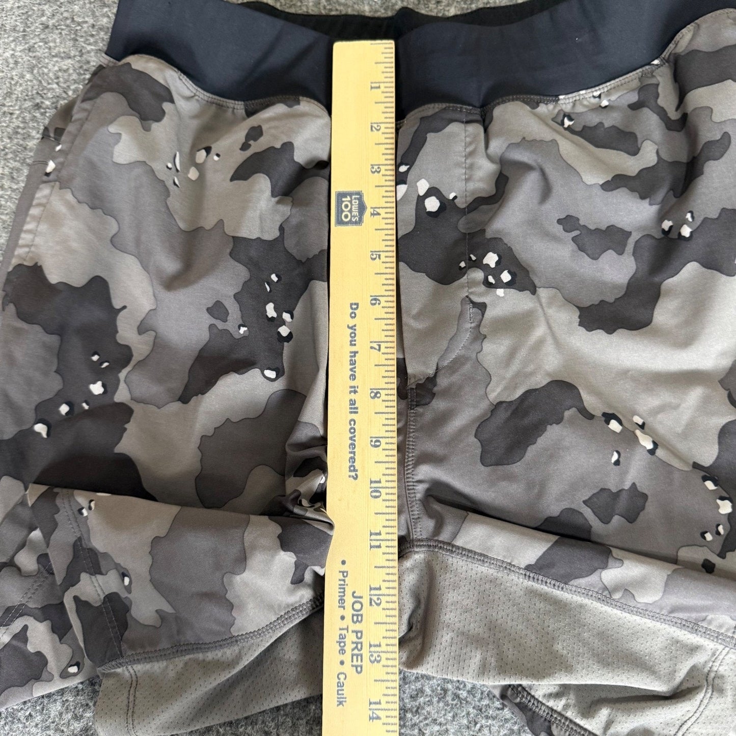 Fabletics Franchise Shorts Mens Size 30 Gray Desert Storm Camo Lined Gym Running