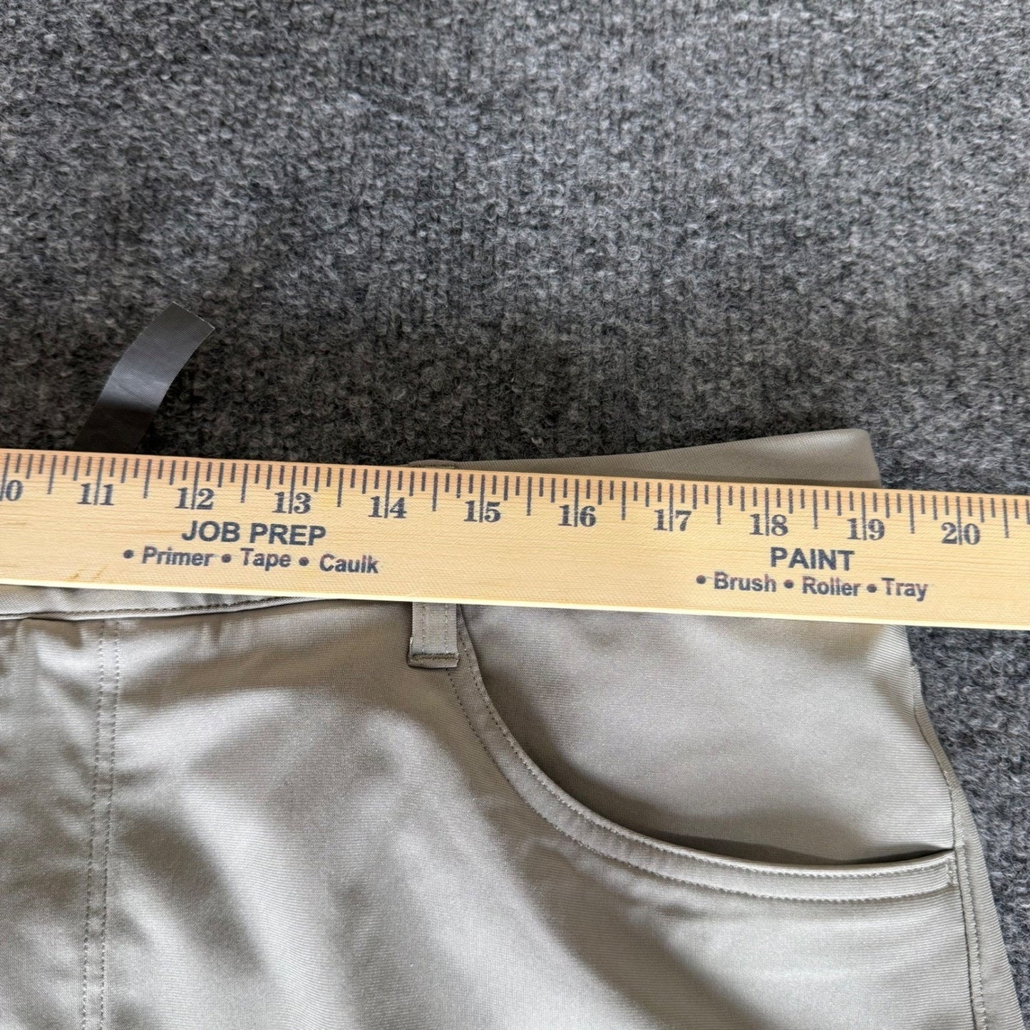 Vuori Meta Pants Mens 38x26 Beige Casual Chino Performance Stretch Comfort V430