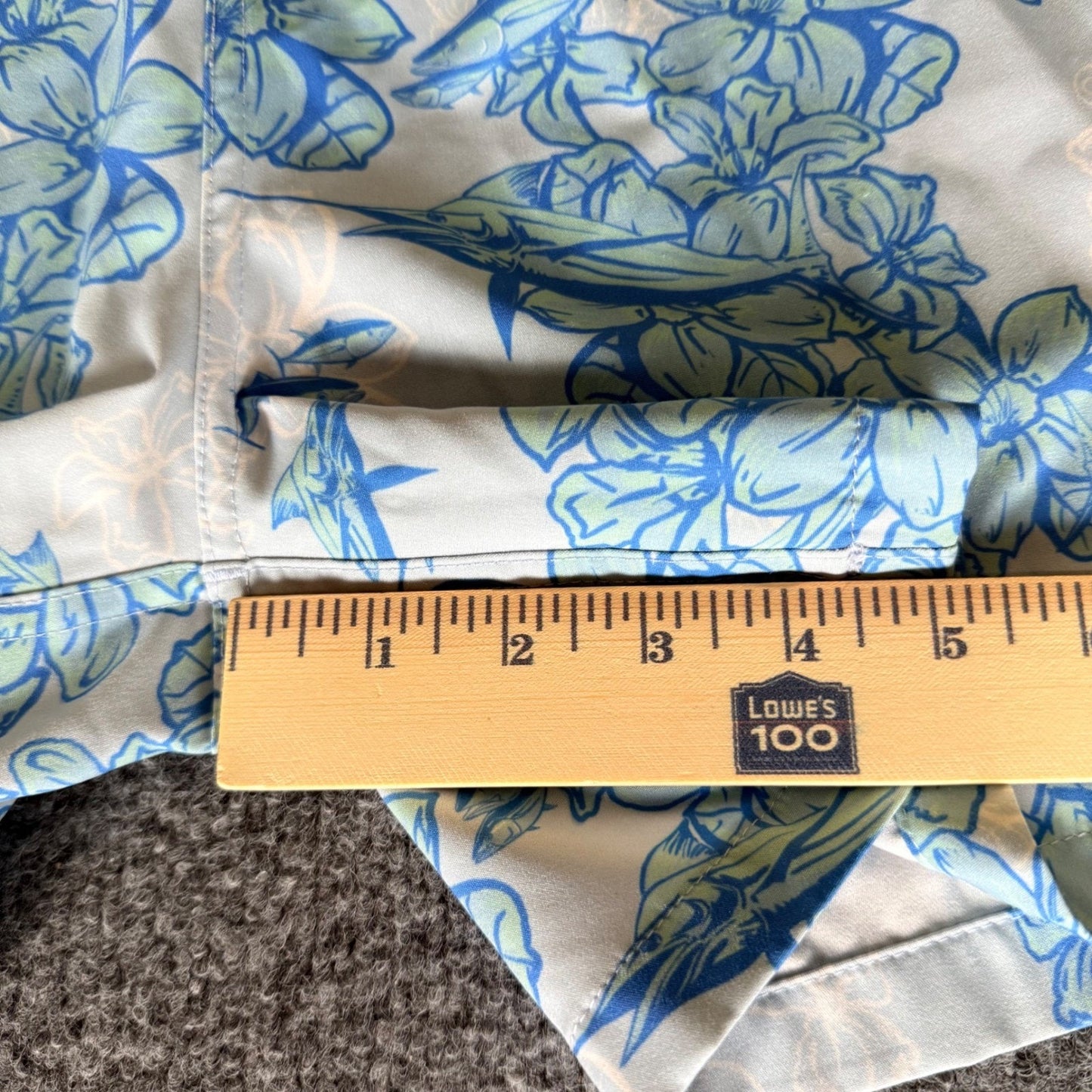 HUK Shorts Men Medium 30x5 Blue Floral Swim Trunks Fishing Quick Dry Performance