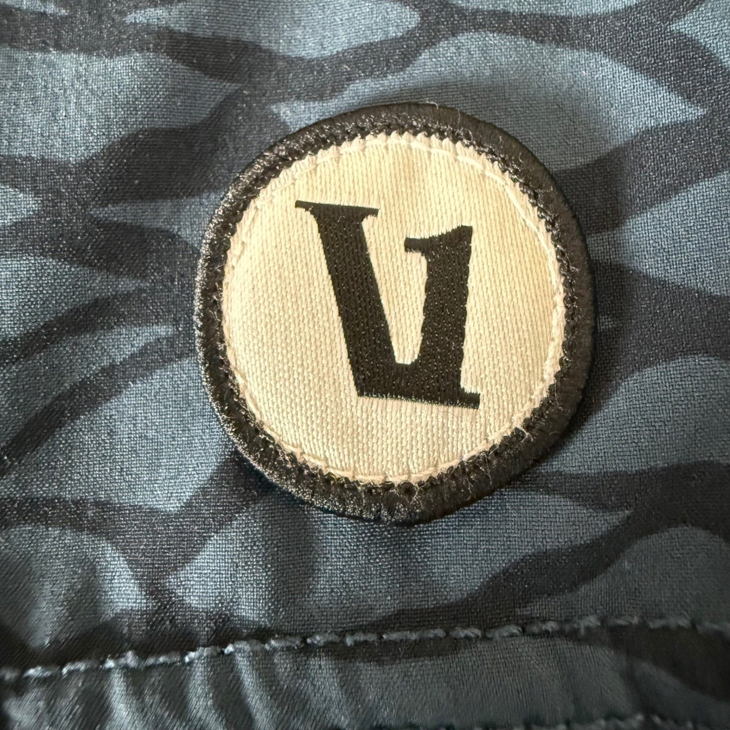 Vuori Kore Shorts Mens 31 Blue Geometric Lined Athletic Gym Training Workout