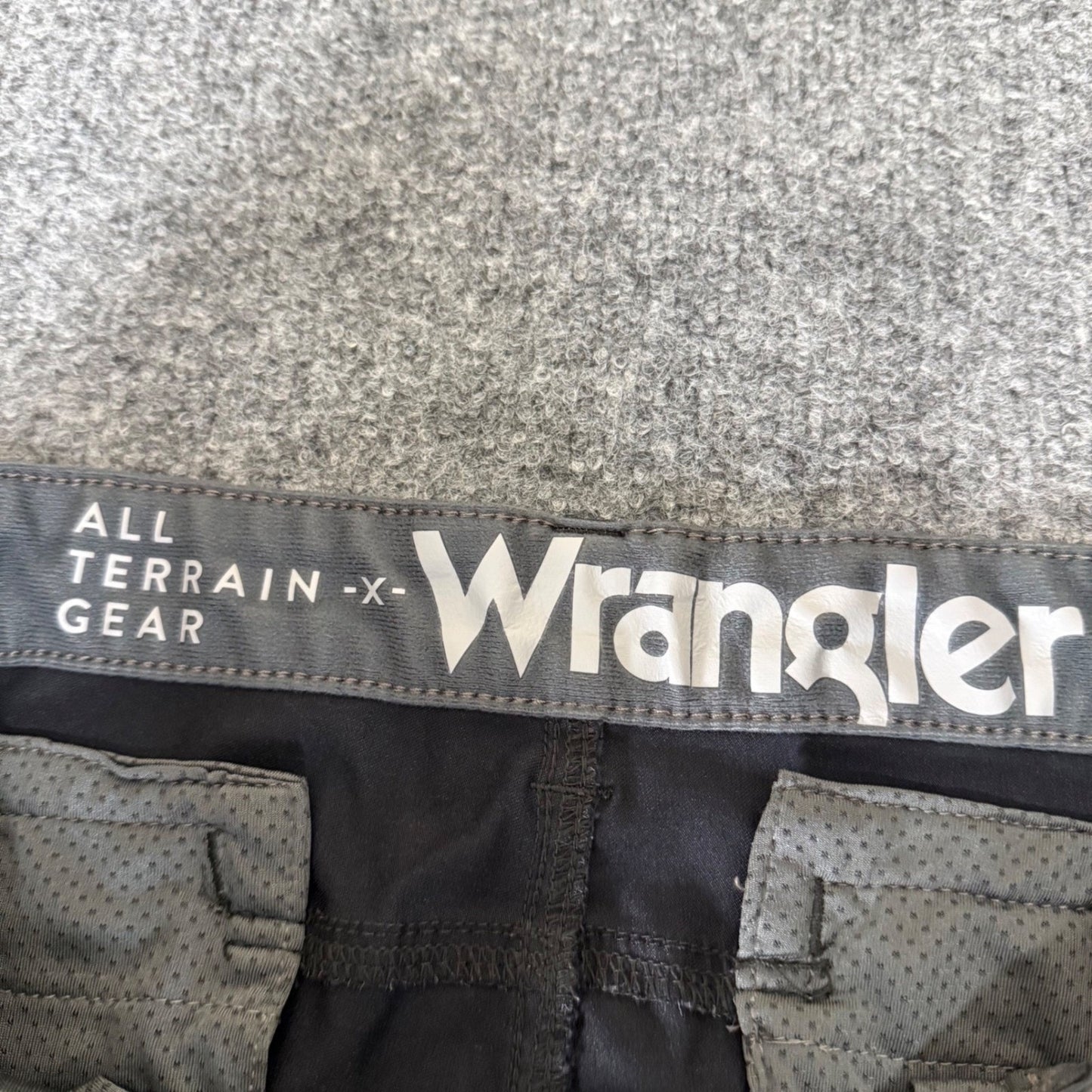 Wrangler ATG All Terrain Gear Mens Black Cargo Hiking Shorts 34 Outdoor Utility