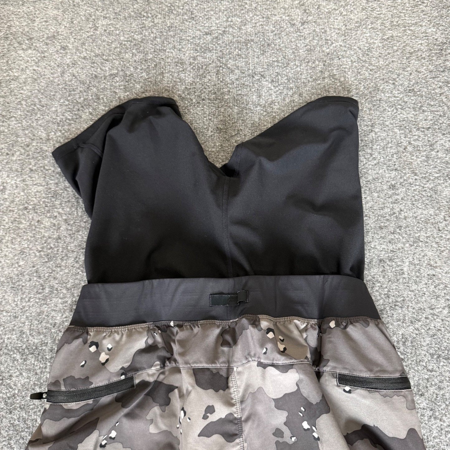 Fabletics Franchise Shorts Mens Size 30 Gray Desert Storm Camo Lined Gym Running