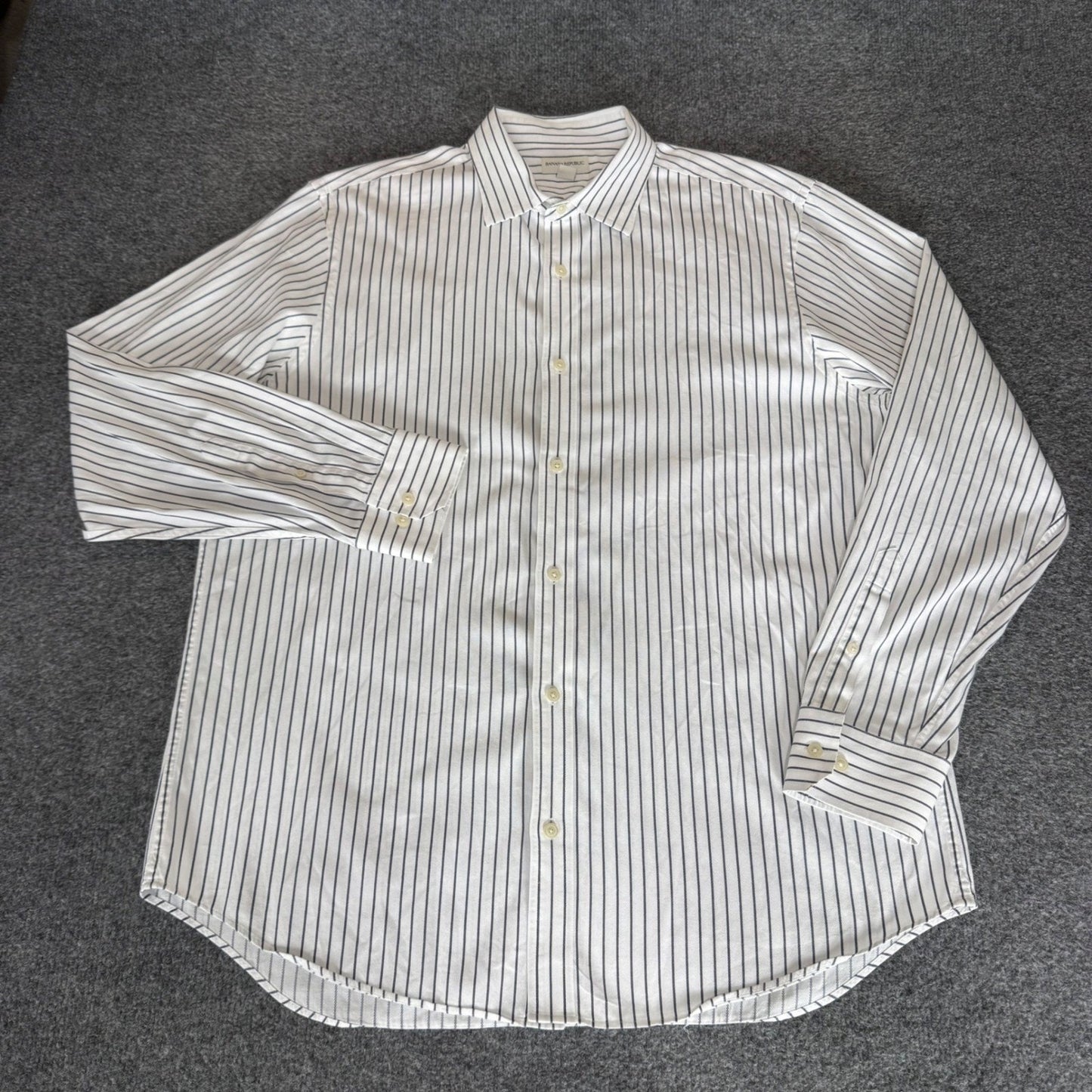 Banana Republic Mens XL 17-17.5 White Blue Striped Cotton Long Sleeve Button Up