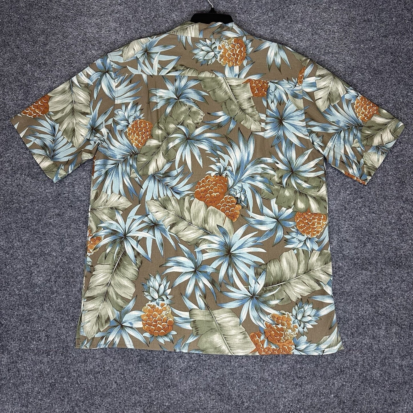 Van Heusen Hawaiian Shirt Mens M Floral Silk Short Sleeve Pocket Casual Adult
