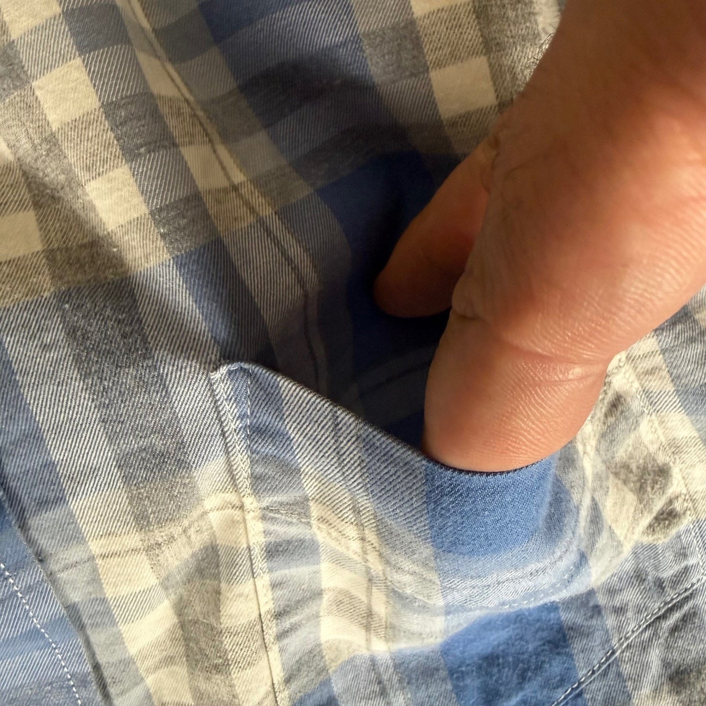 UNTUCKit Shirt Mens Medium Slim Fit Blue Plaid Button Up Casual Wrinkle Free