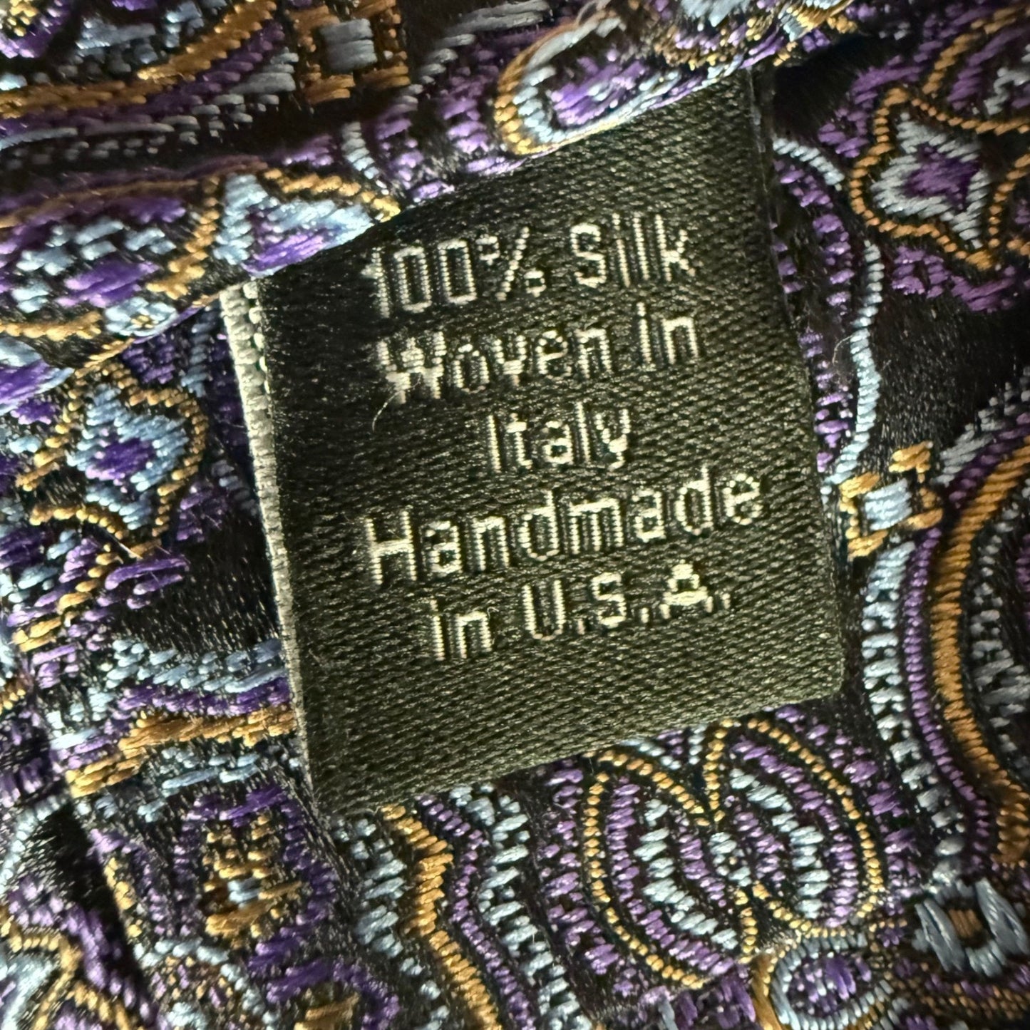 David Donahue Silk Mens Tie Purple Medallion Pattern 100% Silk Woven in Italy