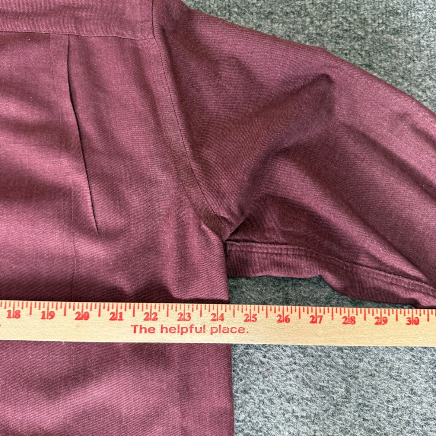 Van Heusen Men Never Tuck Regular Fit Button Up Shirt Burgundy Large Long Sleeve