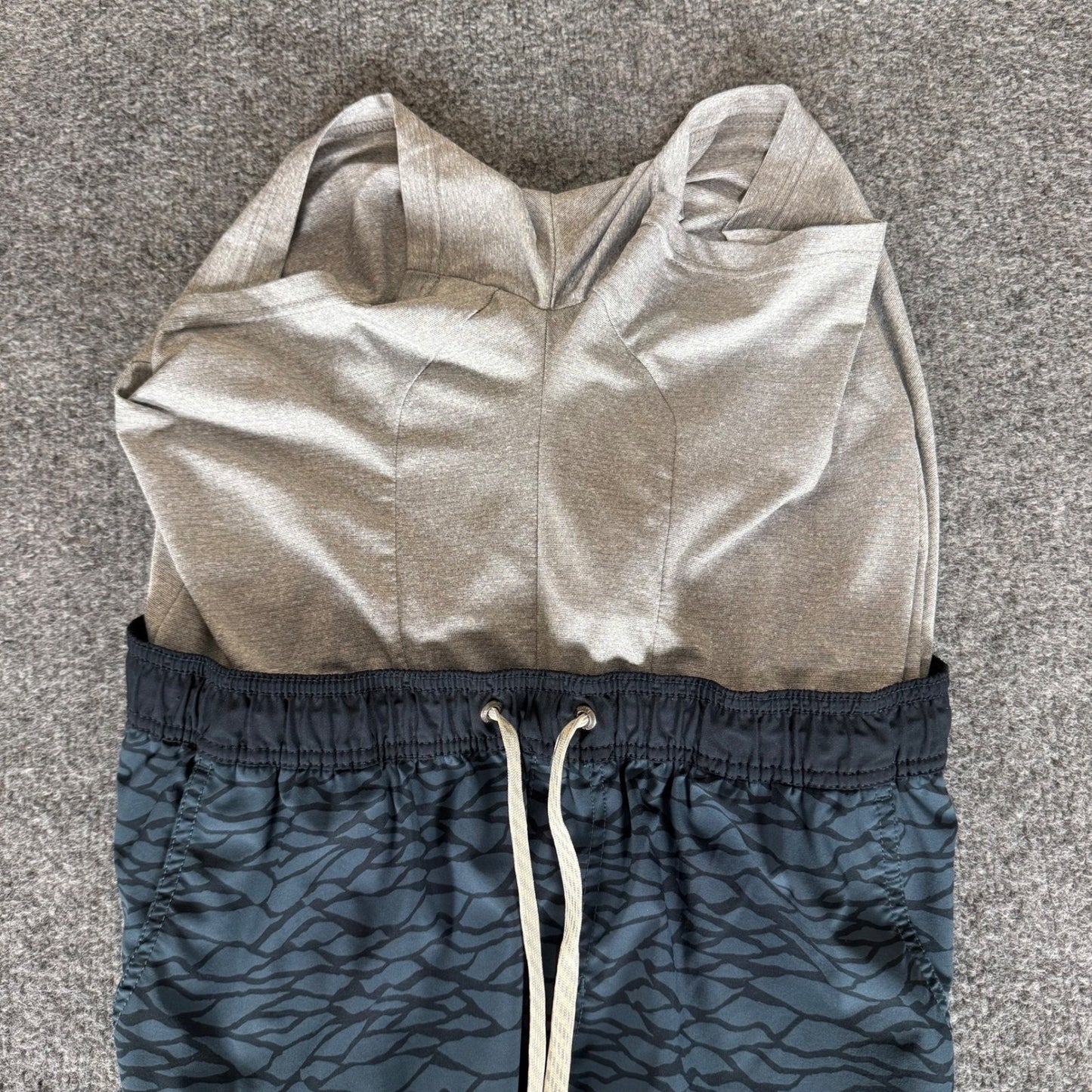 Vuori Kore Shorts Mens 31 Blue Geometric Lined Athletic Gym Training Workout